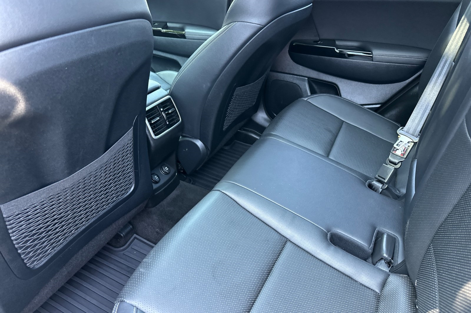 Vehicle image 12 of 30