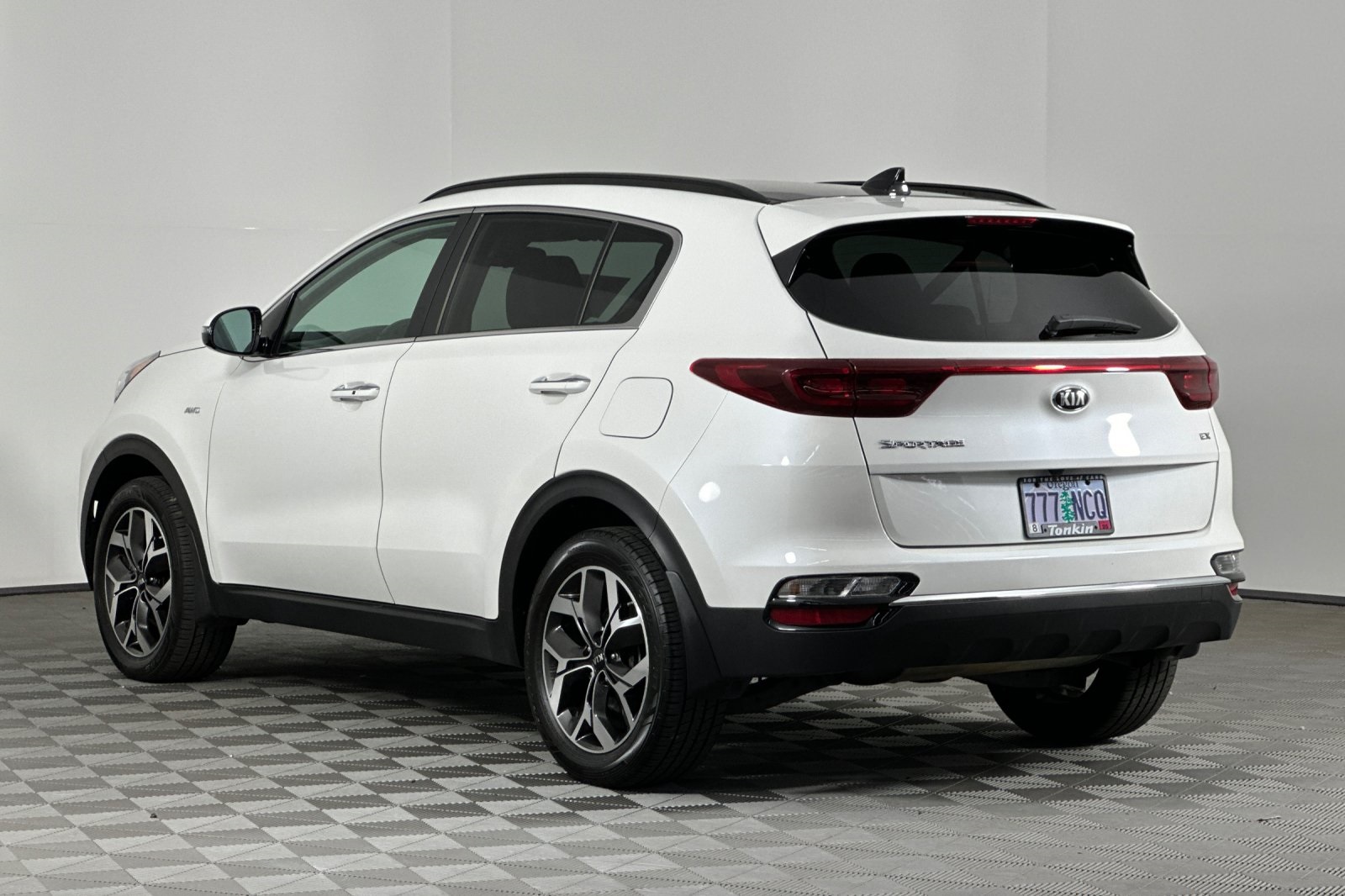 Vehicle image 8 of 30