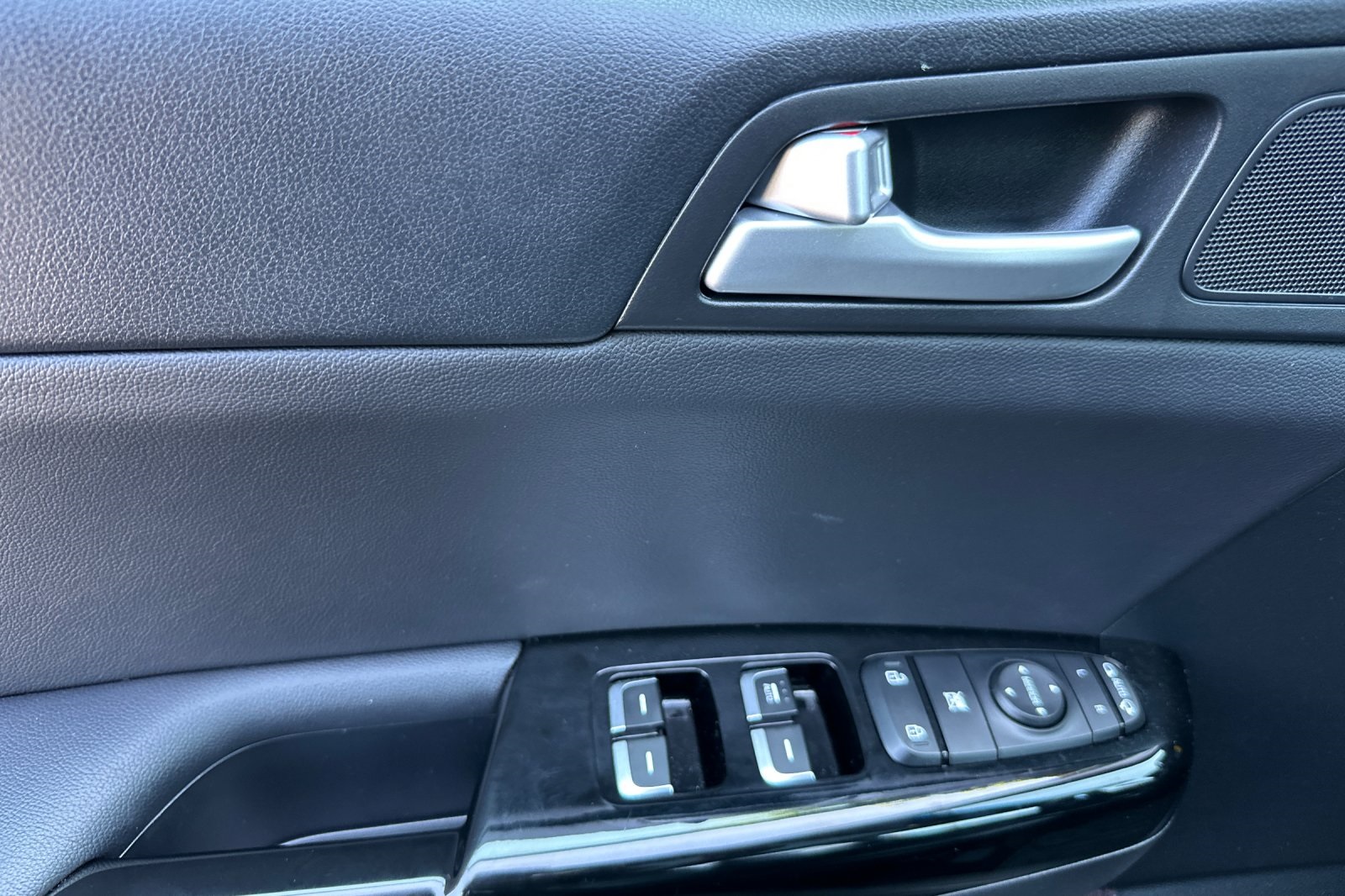 Vehicle image 11 of 30