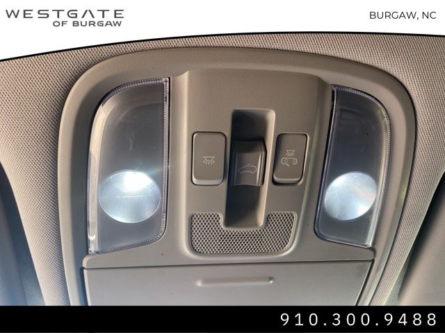 Vehicle image 25 of 31