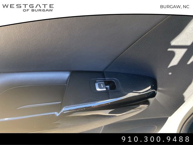 Vehicle image 17 of 31