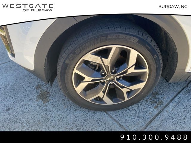 Vehicle image 10 of 31