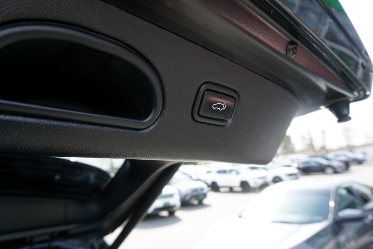 Vehicle image 8 of 22