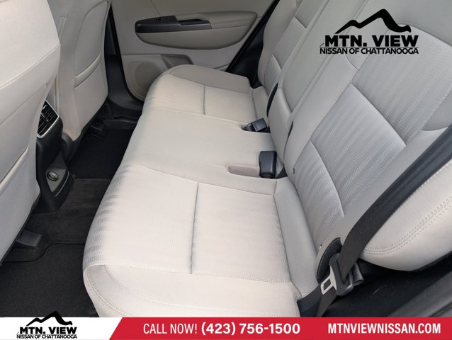 Vehicle image 17 of 21