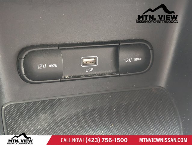 Vehicle image 18 of 21