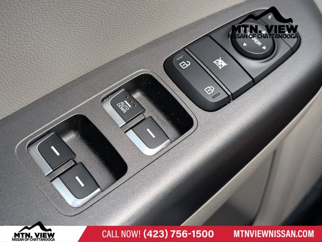 Vehicle image 19 of 21