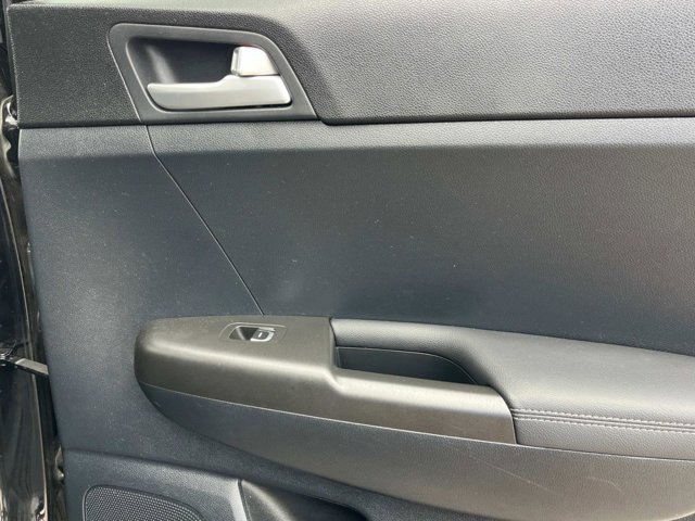 Vehicle image 27 of 45