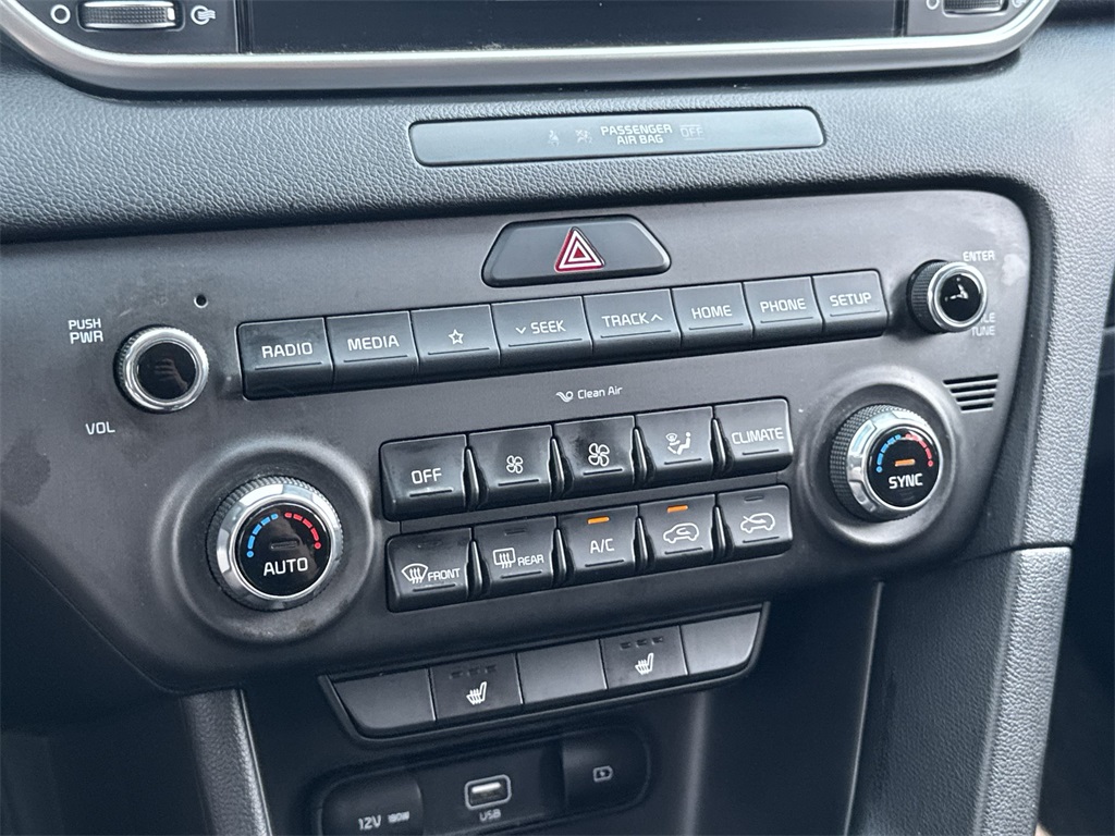 Vehicle image 23 of 31