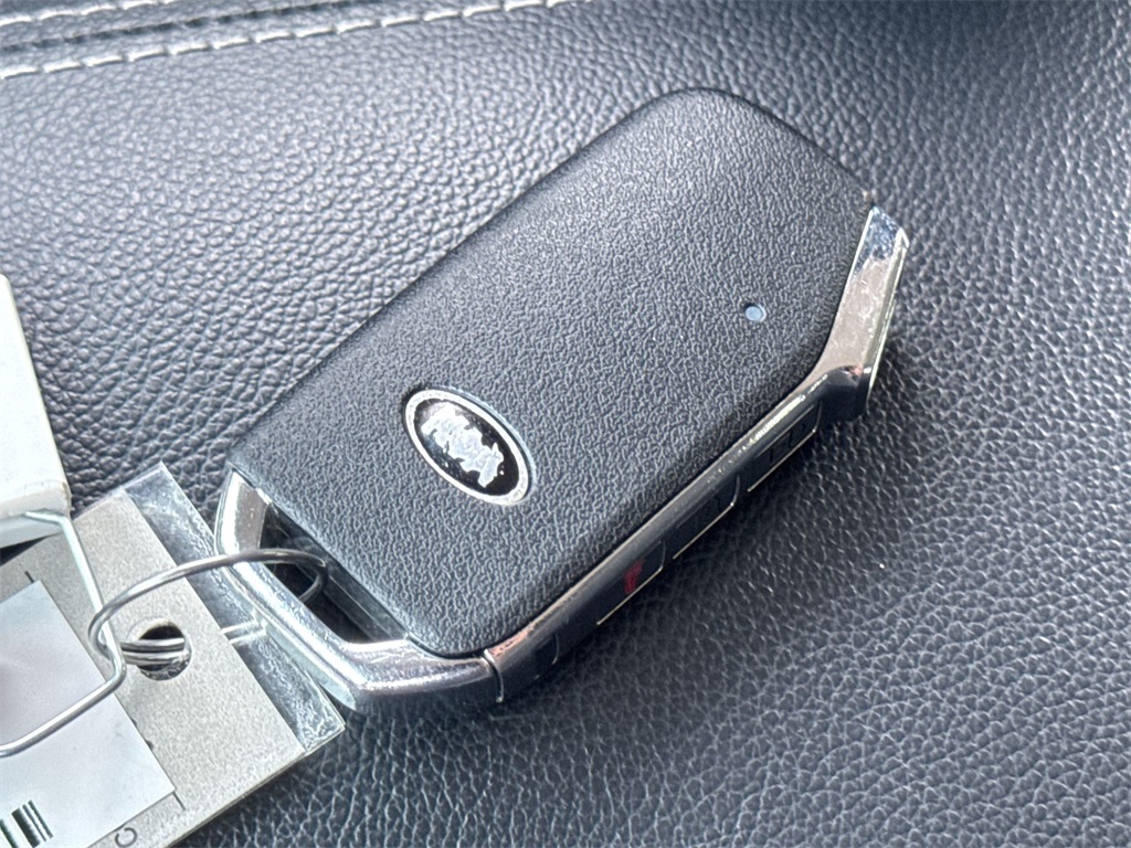 Vehicle image 27 of 31