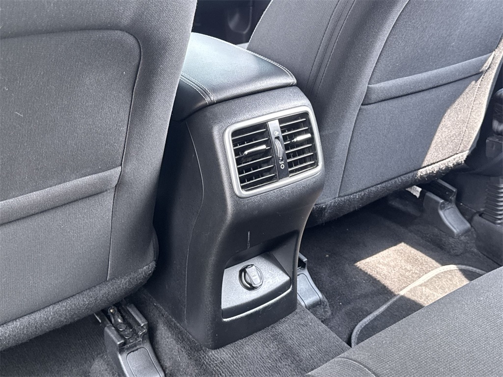 Vehicle image 26 of 31