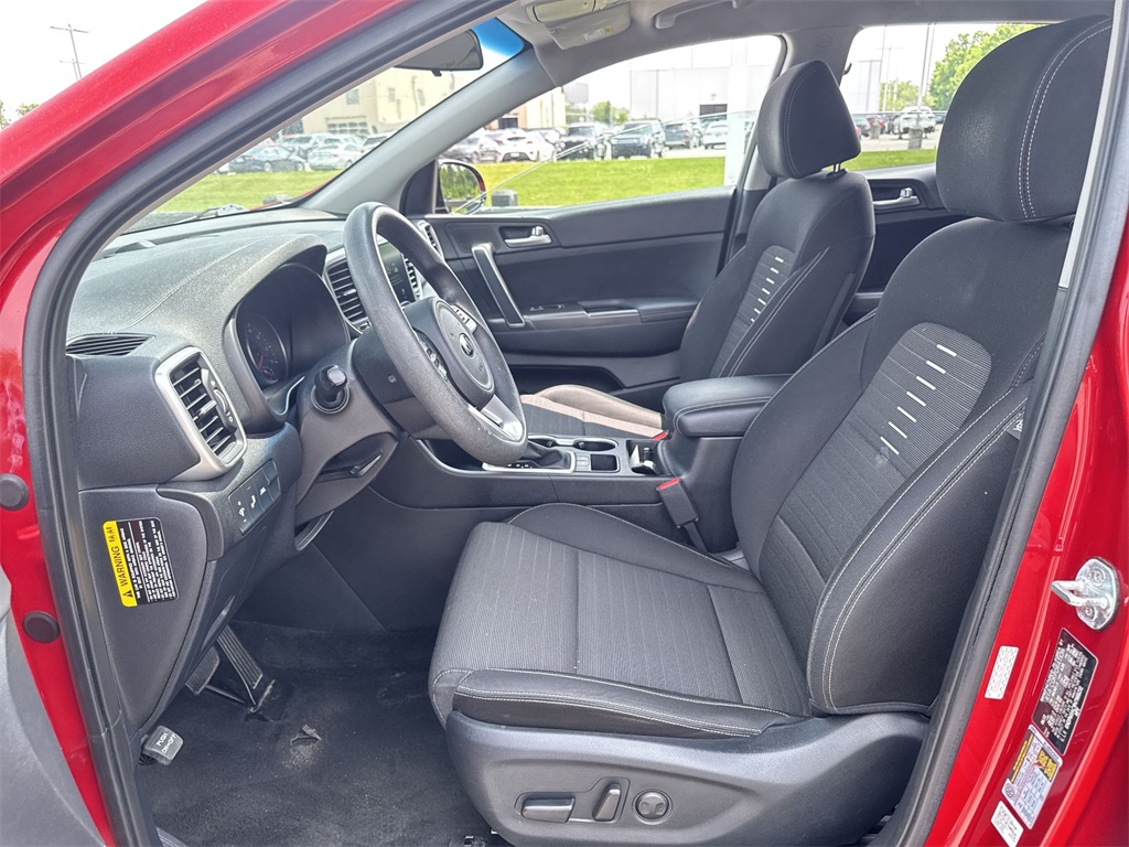 Vehicle image 14 of 31
