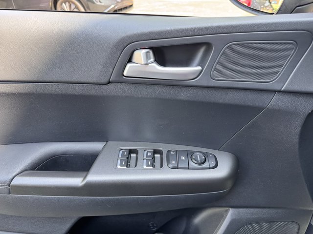 Vehicle image 25 of 47