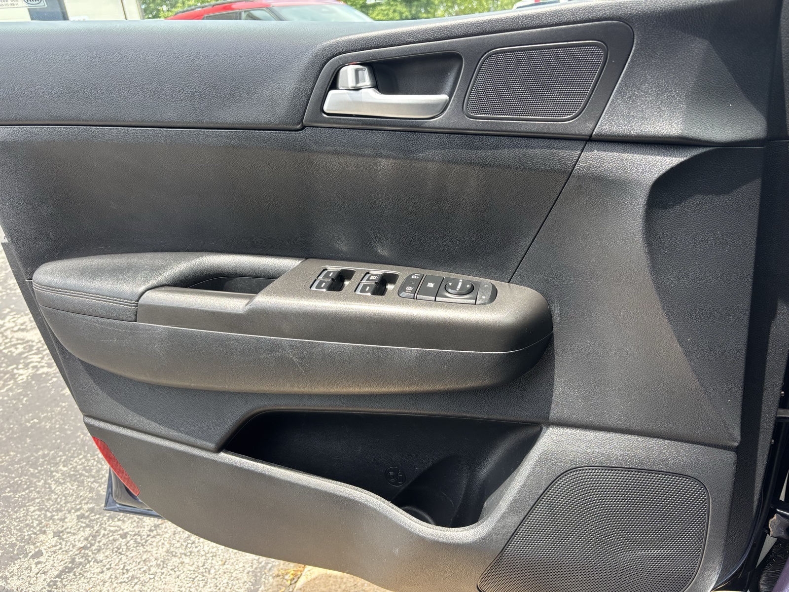 Vehicle image 17 of 25