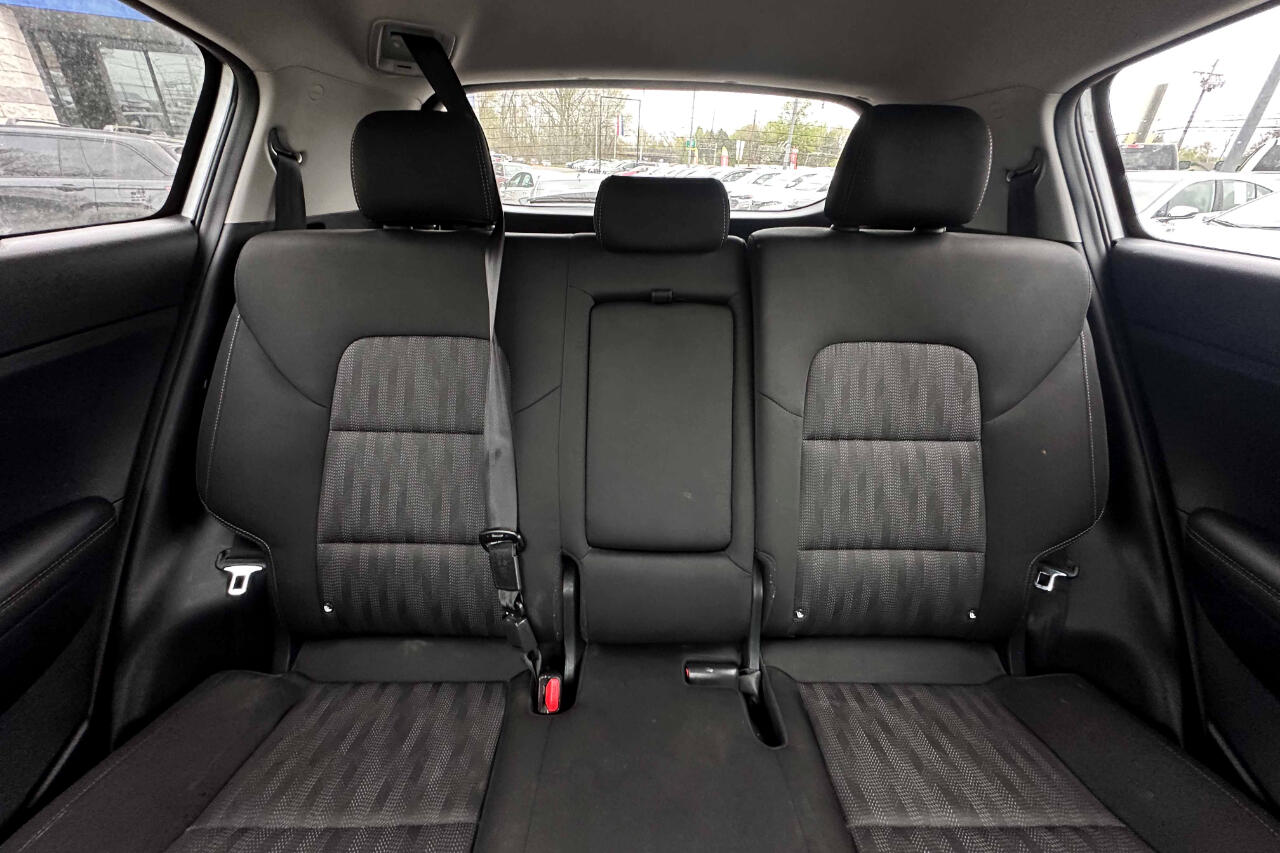 Vehicle image 22 of 24