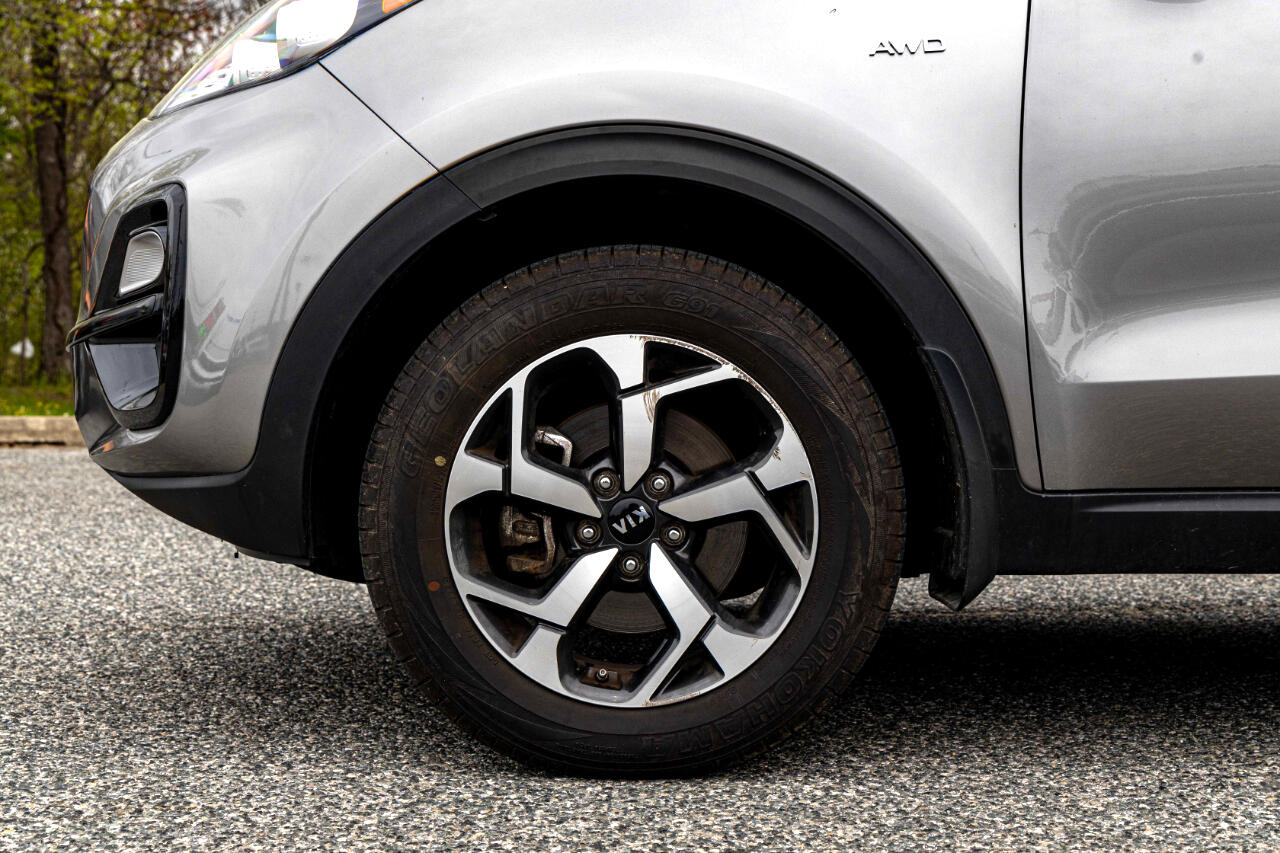 Vehicle image 10 of 24