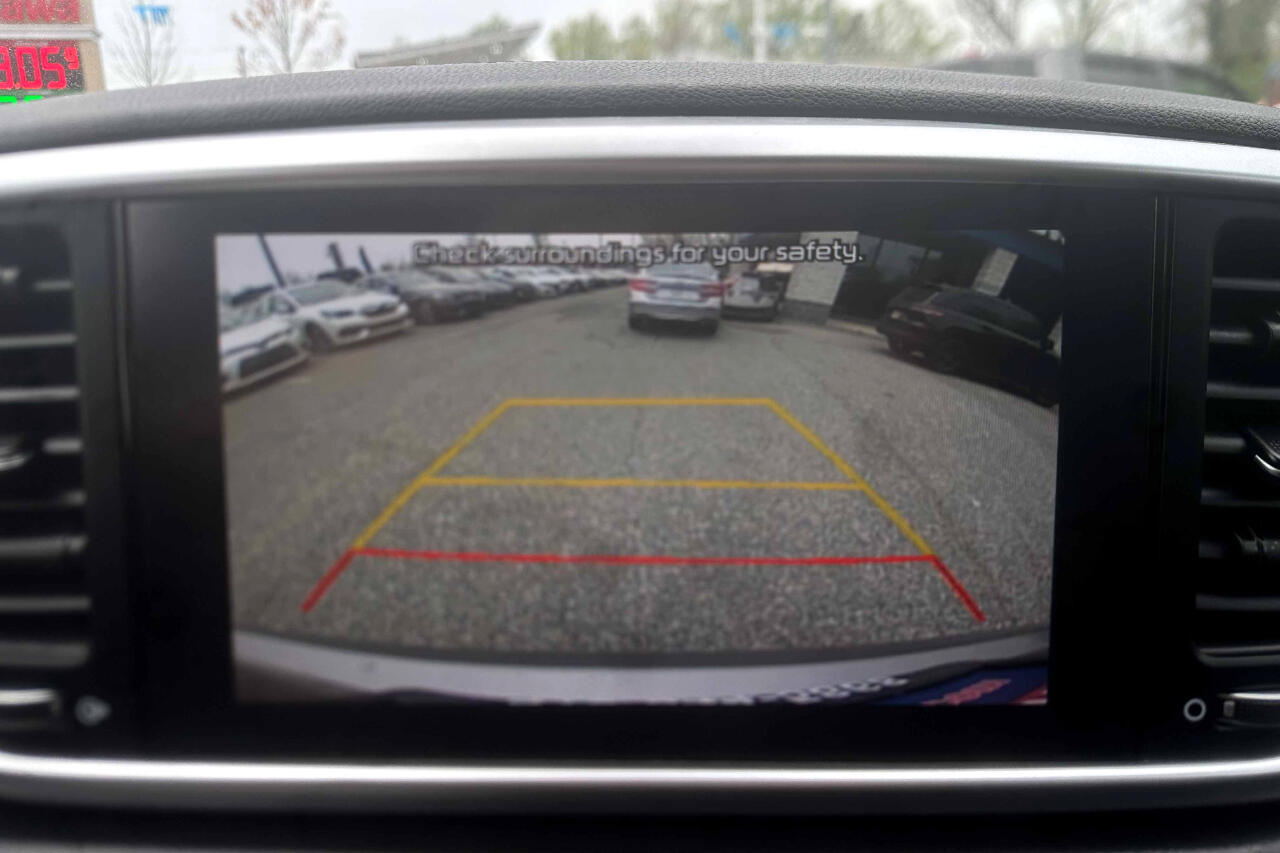 Vehicle image 18 of 24