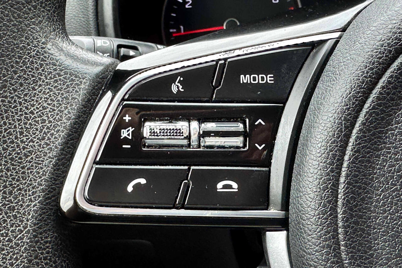 Vehicle image 20 of 24