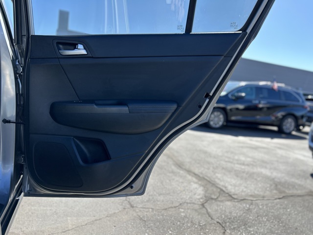 Vehicle image 32 of 48