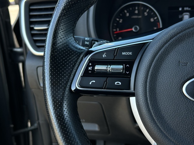 Vehicle image 21 of 48