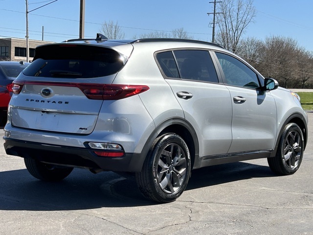 Vehicle image 3 of 48
