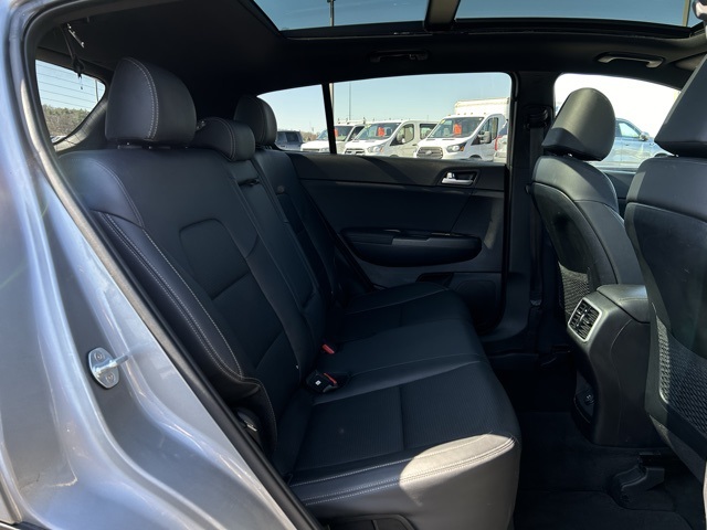 Vehicle image 33 of 48