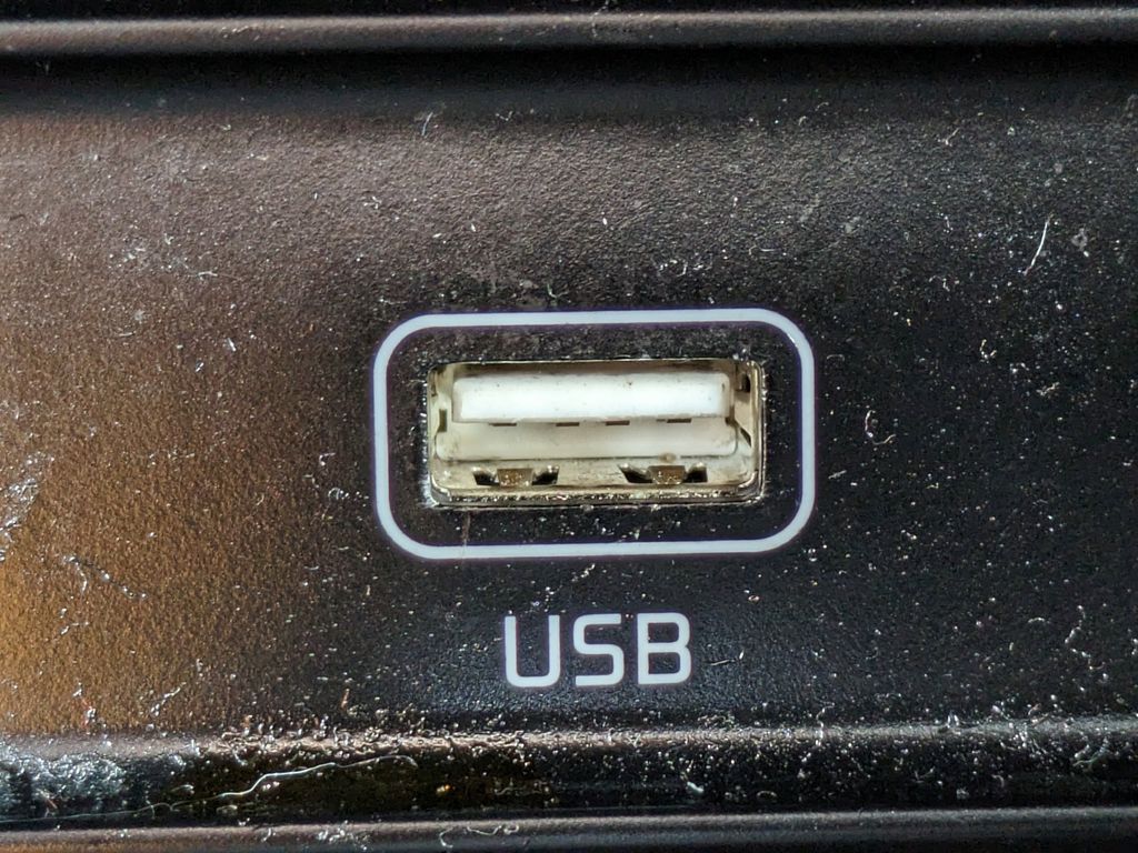 Vehicle image 21 of 28