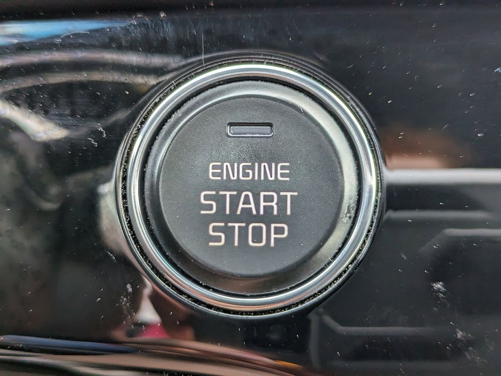 Vehicle image 27 of 28