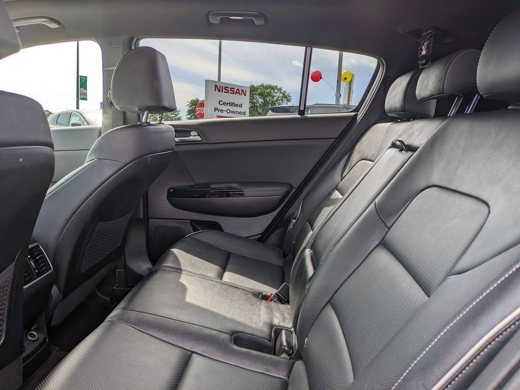 Vehicle image 14 of 28