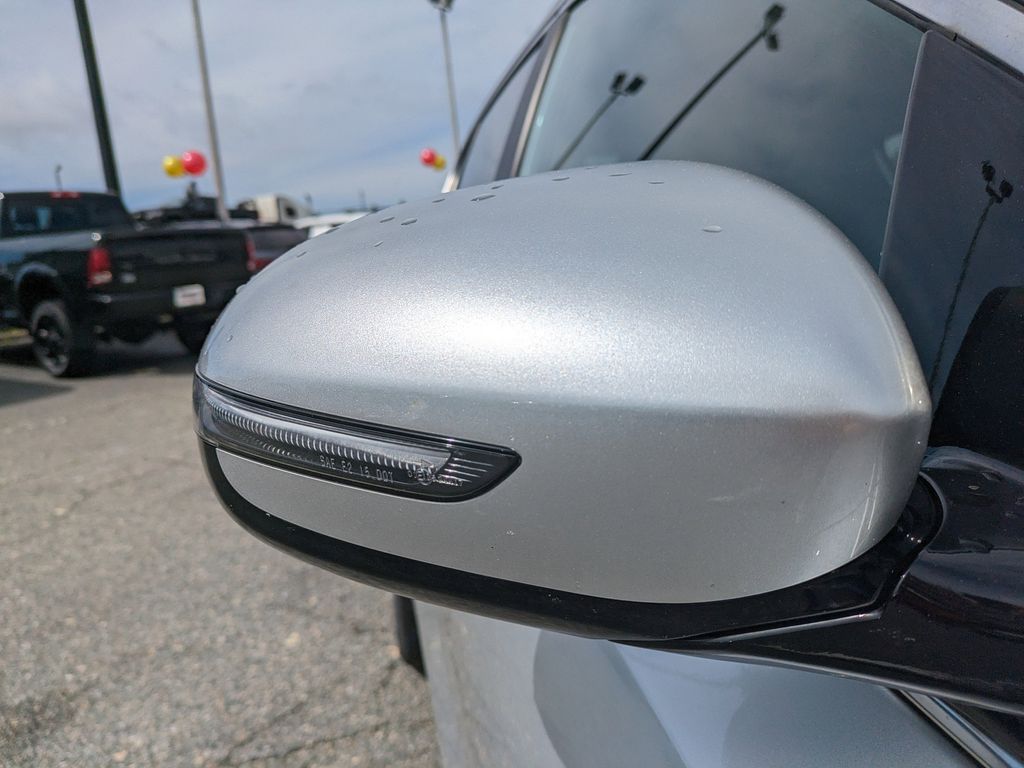 Vehicle image 12 of 28