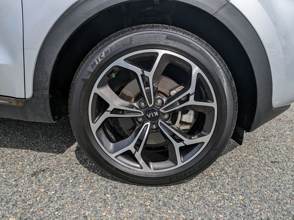 Vehicle image 11 of 28