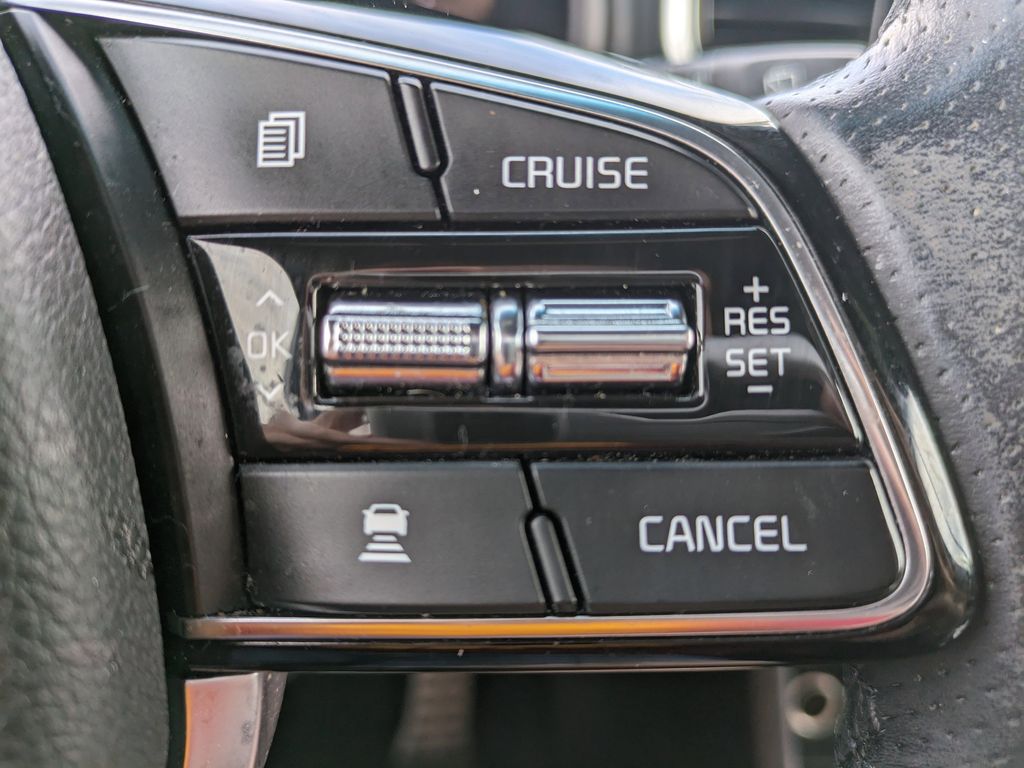 Vehicle image 25 of 28