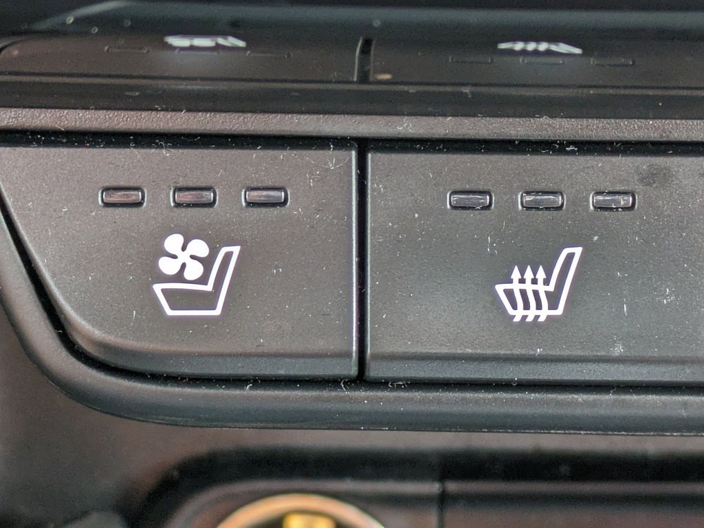 Vehicle image 22 of 28