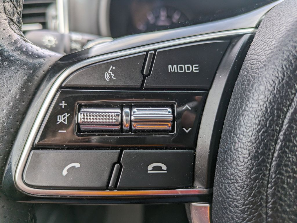 Vehicle image 24 of 28