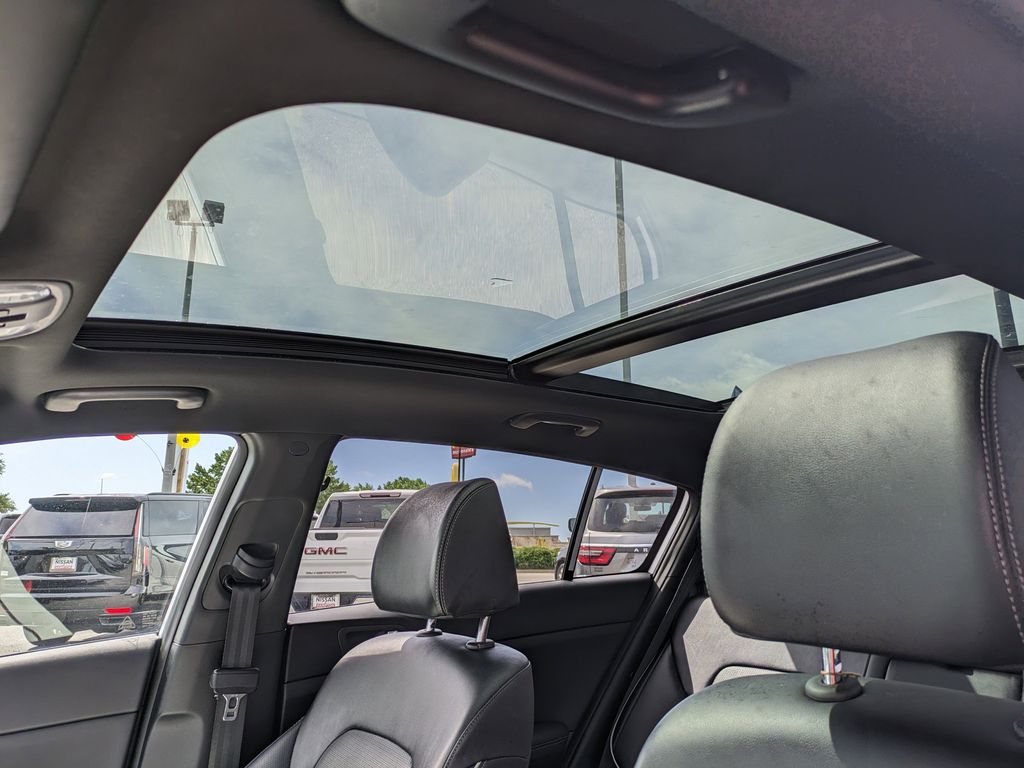 Vehicle image 18 of 28