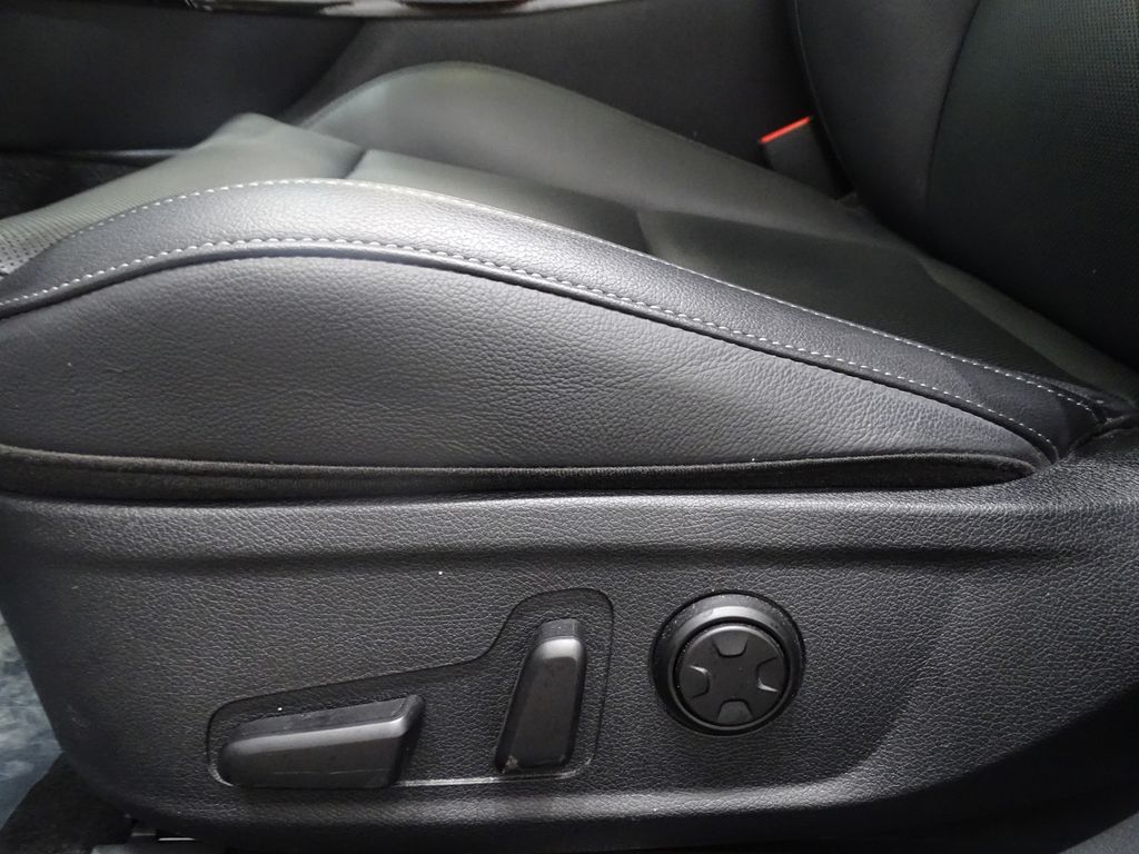 Vehicle image 36 of 39