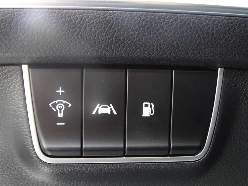 Vehicle image 26 of 39