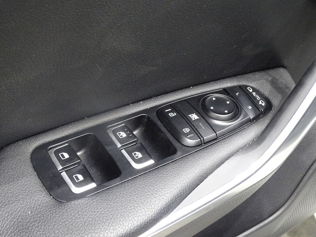Vehicle image 37 of 39