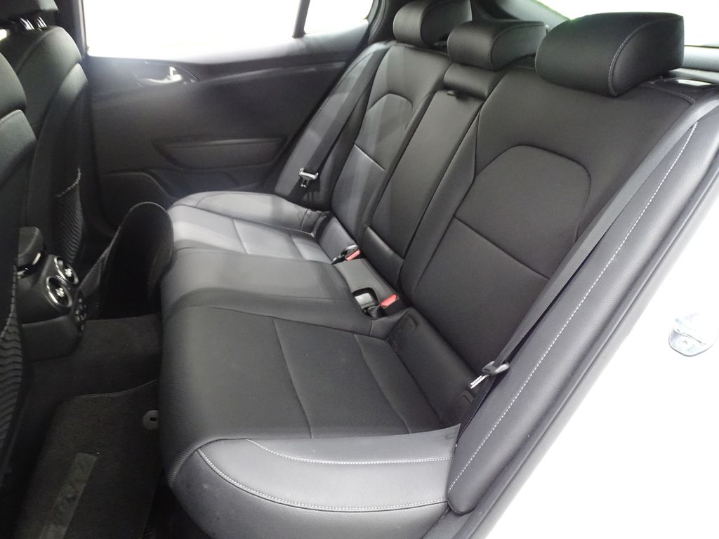 Vehicle image 11 of 39