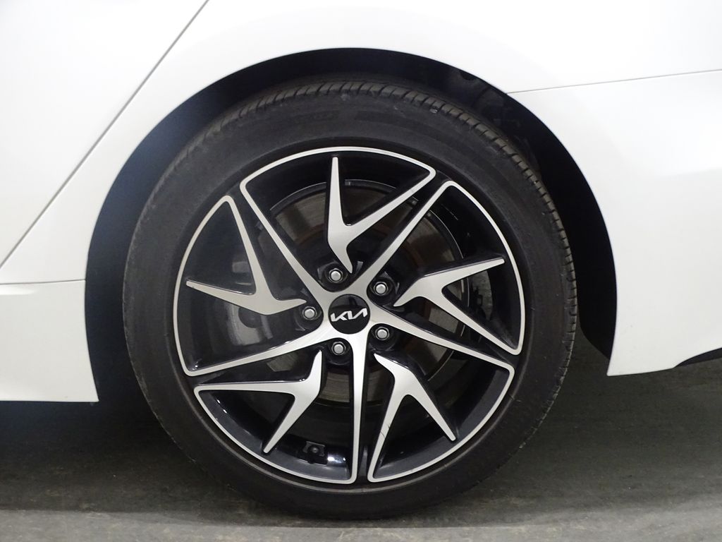 Vehicle image 7 of 39