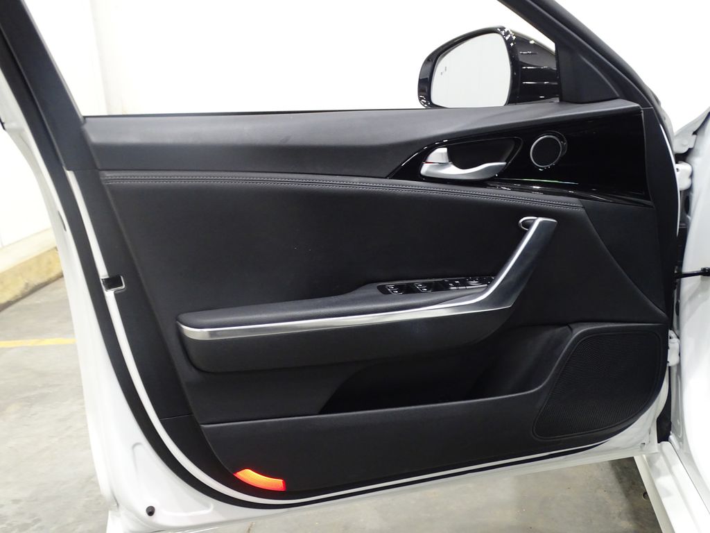 Vehicle image 25 of 39