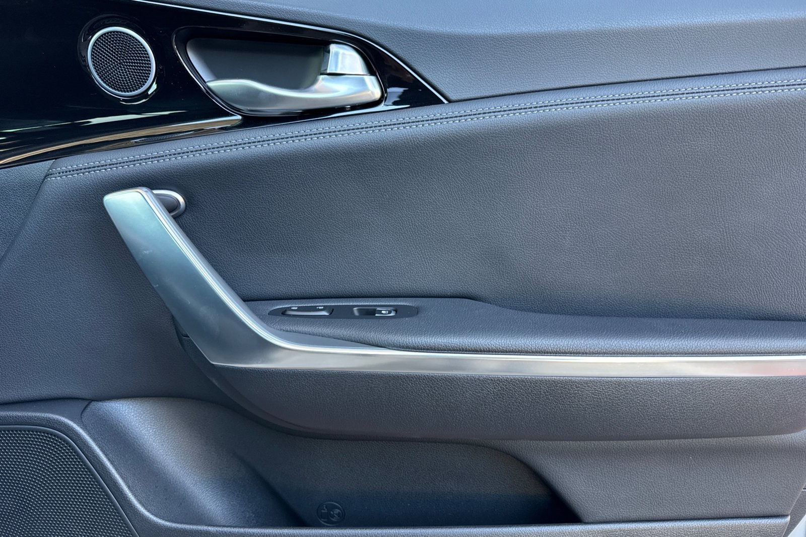 Vehicle image 19 of 61