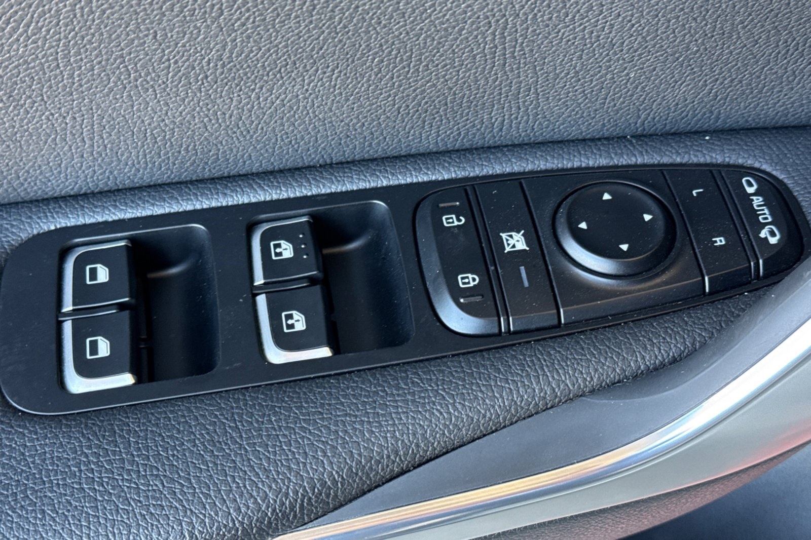 Vehicle image 11 of 61
