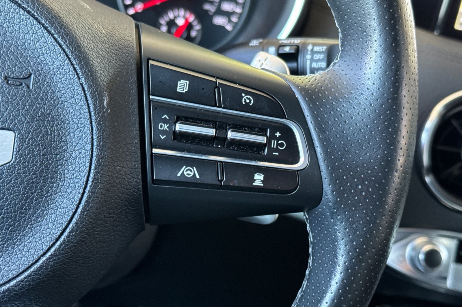 Vehicle image 37 of 61
