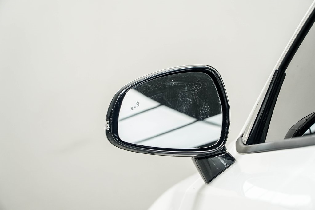 Vehicle image 31 of 39