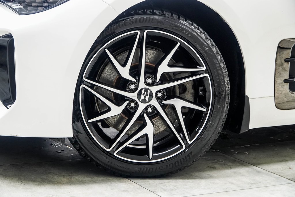 Vehicle image 10 of 39