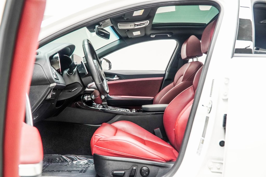 Vehicle image 14 of 39