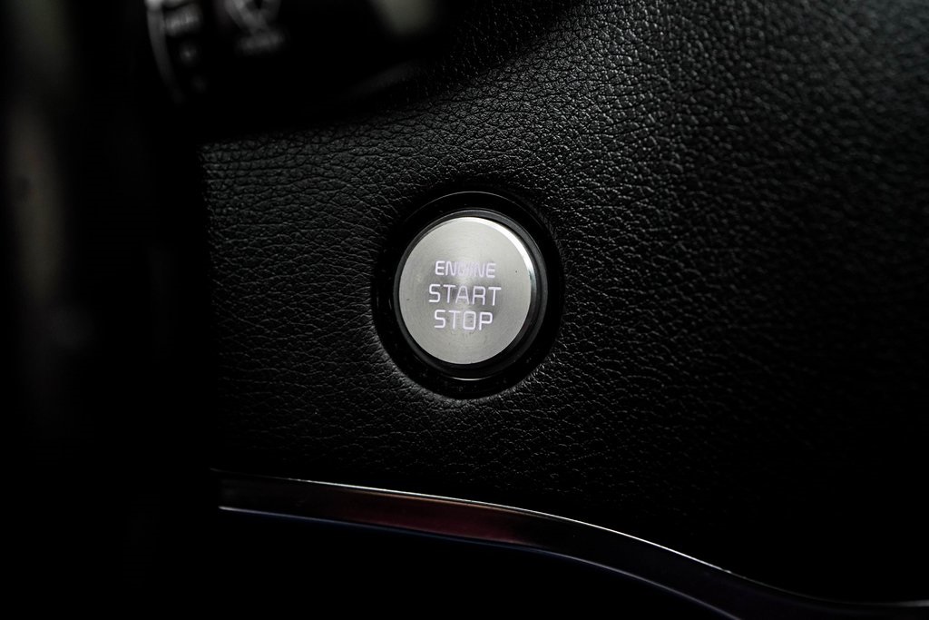 Vehicle image 33 of 50