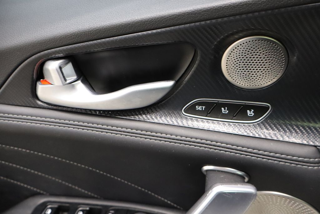 Vehicle image 17 of 45