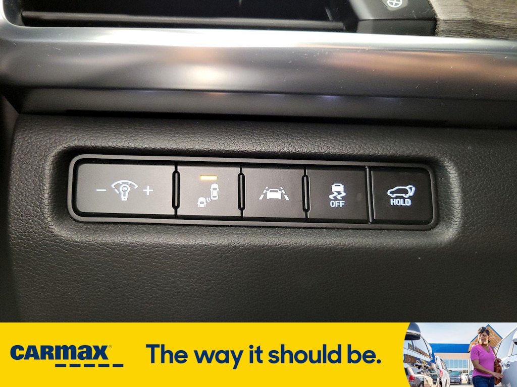 Vehicle image 21 of 30
