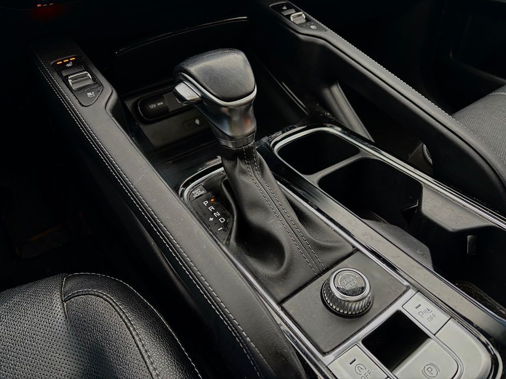Vehicle image 24 of 31
